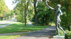 Der Park unterhalb des Festspielhauses (1 von 2).